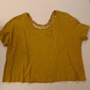 ✨MOVING SALE✨ Cropped Lace back Top